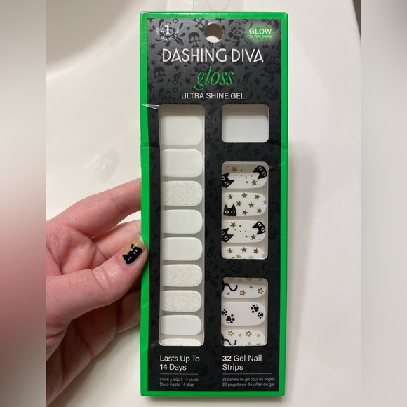Dashing Diva Other - Dashing Diva Gloss Candy Claws Cat Nail Stickers